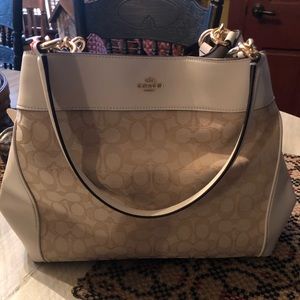 Coach F27579 signature shoulder bag